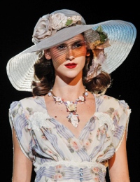 Головные уборы 2012 Anna Sui